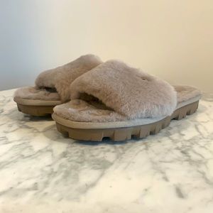 UGG Cozette Shearling Slide. Beige, size 6